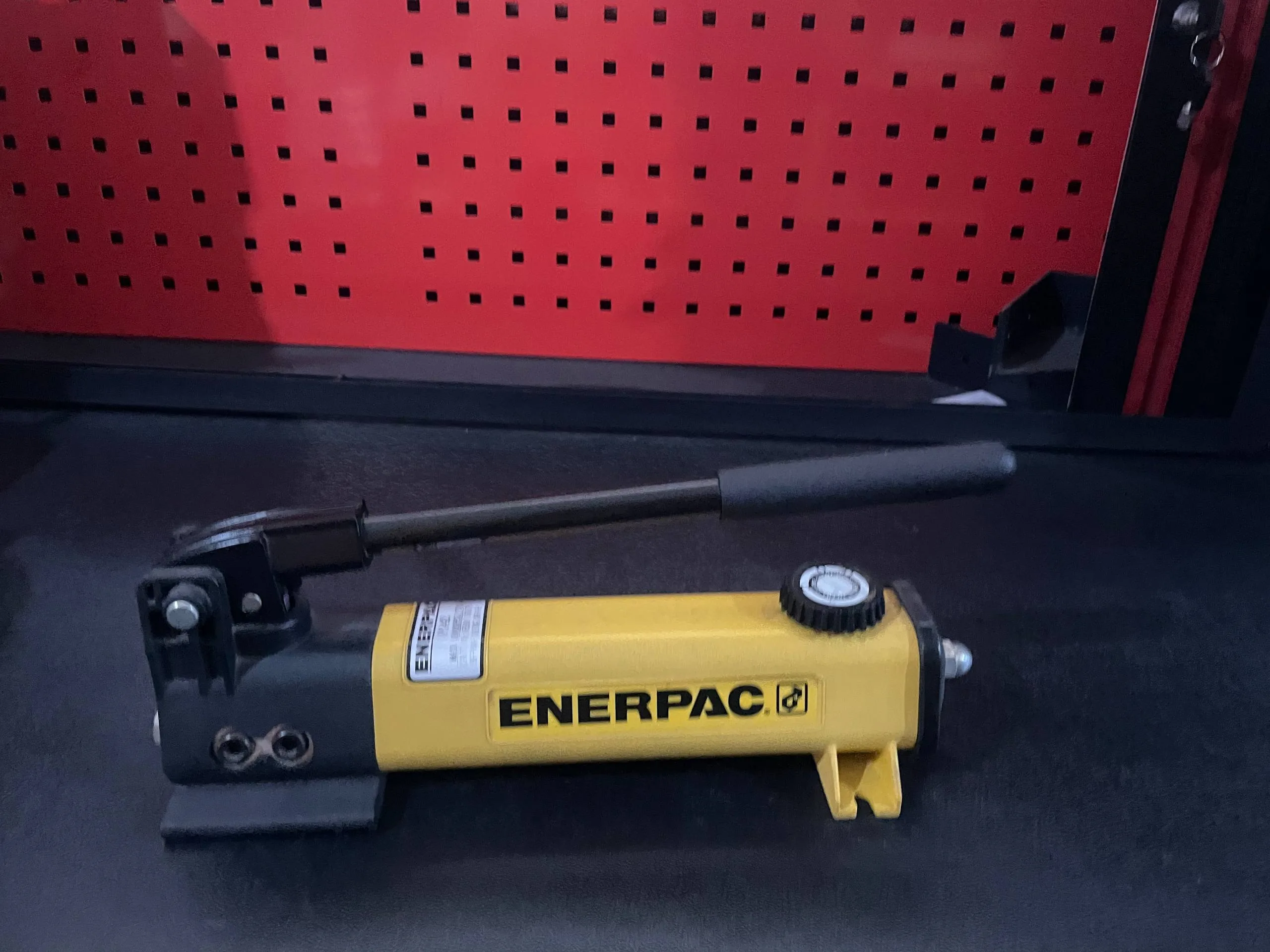 ENERPAC P142 700BAR/10000PSI HYDRAULIC HAND PUMP
