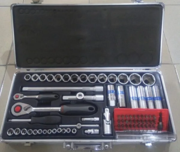 Q&V TOOLS 75PC 1/4″DR & 1/2″DR 6PT METRIC SOCKET SET WITH BITS